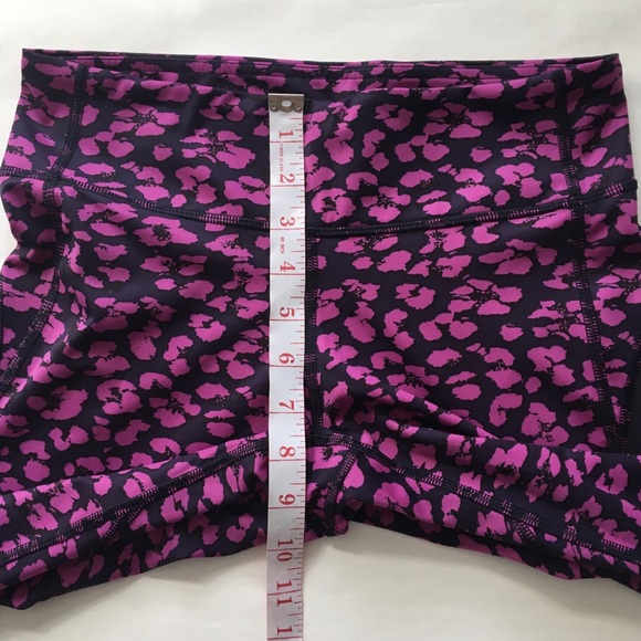 Lululemon Drop It Like It's Hot Tight Cherry Cheetah Ultra Violet Navy Blue Sz 6 - Picture 13 of 17